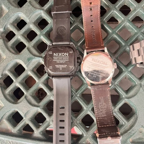 4 Nixon watches. In good condition. 
All but the digital need new batteries. - Picture 2 of 4